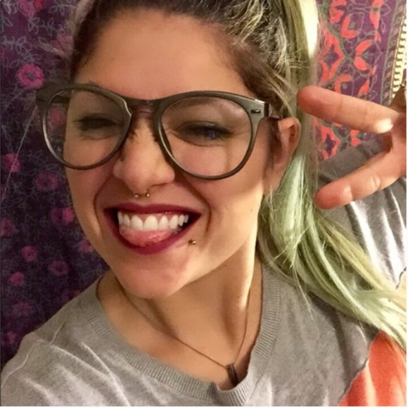 Meet the Posher - Picture 2 of 3